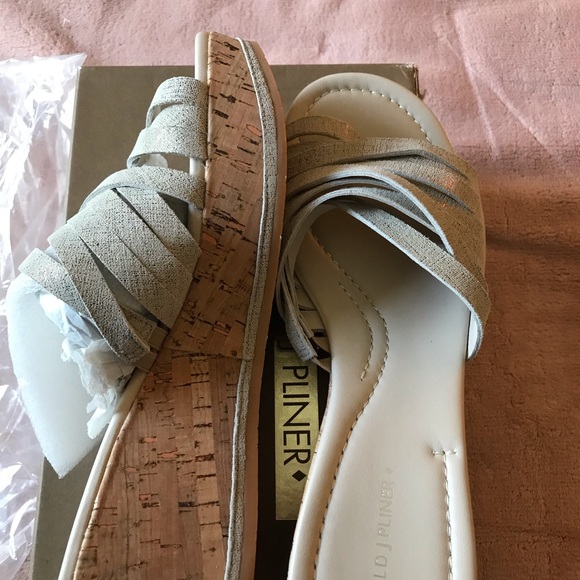 Donald Pliner - Picture 5 of 10